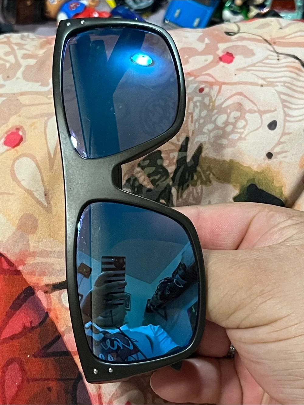 Men's Black Frame Sunglasses with Blue Mirrored Lenses - Classic Sport Style